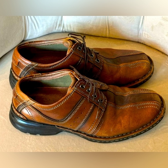 Clark’s Toureg Leather Oxfords Size 9 Like New Condition